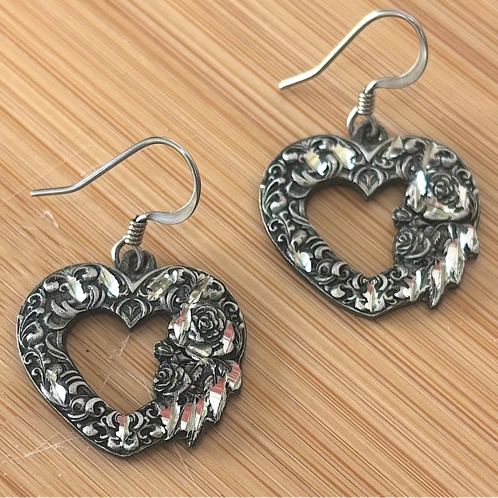 Vintage 1996 Siskiyou Roses on a Heart Earrings!